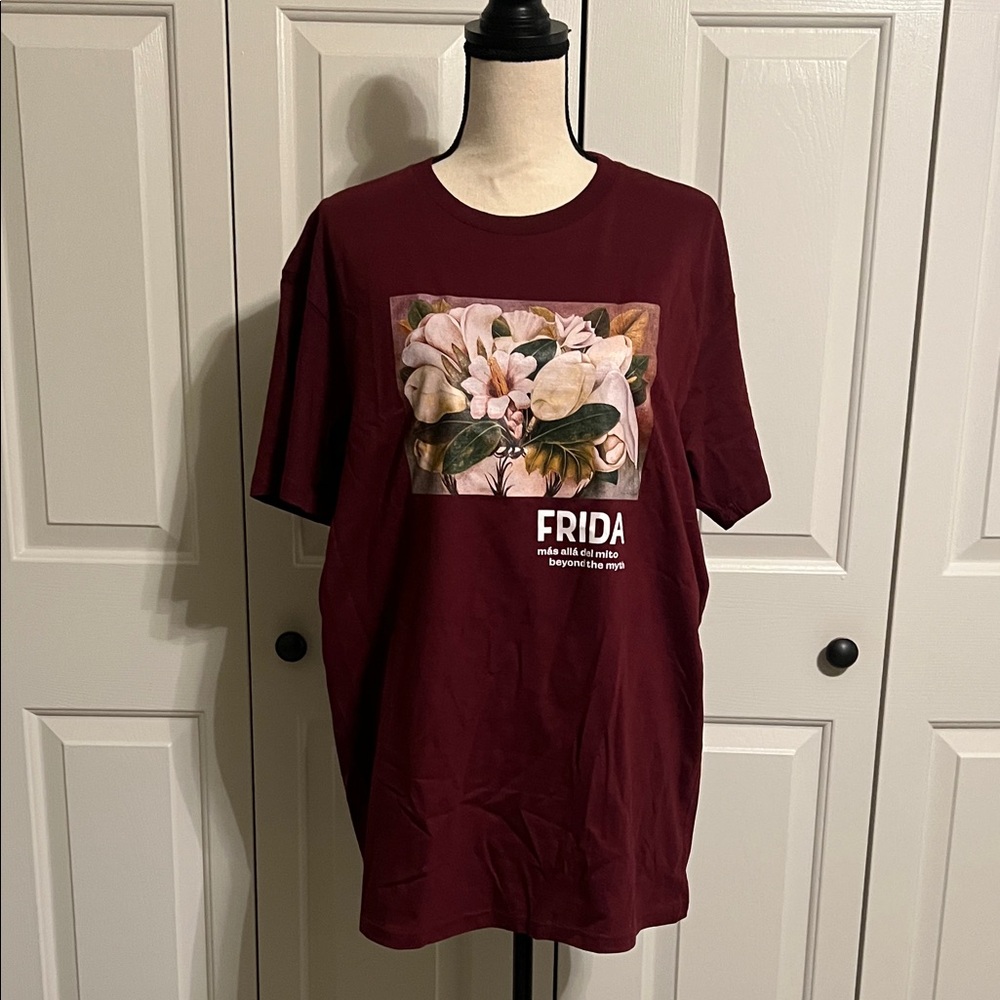 EUC, FRIEDA KAHLO MUSEUM EXHIBIT TEE SIZE L
(LONGER LENGTH RUNS A LIL SMALL)